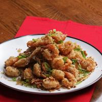 Crunchy Salt And Pepper Shrimp Recipe by Tasty_image