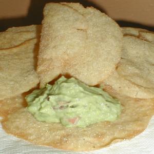 Homemade Texas Chips With Guacamole Spread_image