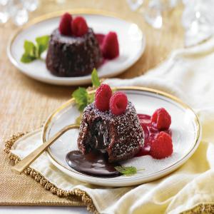 Quick and Easy Raspberry Coulis With Molten Lava Truffle Cakes_image
