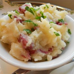 Garlic Mashed Red Potatoes image