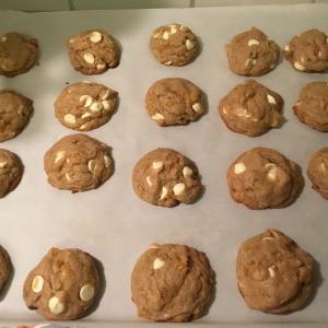 Apricot and White Chip Cookies with Almonds_image