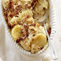 Cheesy cauliflower & bacon gratin image
