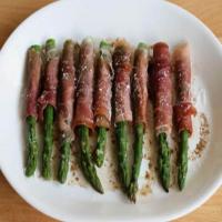 Roasted Asparagus Wrapped in Prosciutto_image