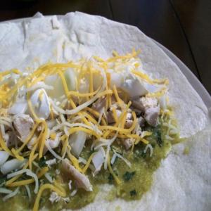 Soft Fried Tortillas With Tomatillo Salsa and Chicken_image