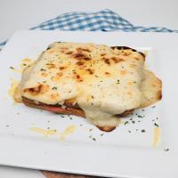 Traditional Croque Monsieur with Bechamel Sauce (Cafe-Style)_image