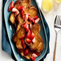 Creme Brulee French Toast with Drunken Strawberries_image