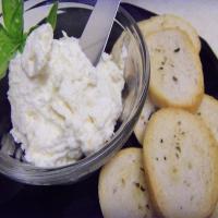 Roasted Garlic and Three Cheese Spread_image