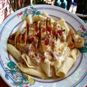 Pasta With Chicken and Roasted Red Pepper Cream Sauce_image