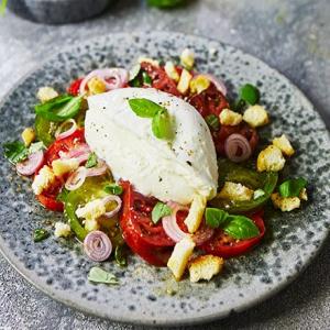 Tomato & mozzarella salad with tomato dressing image