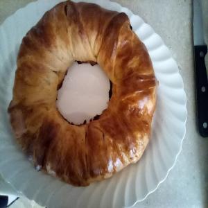 Sausage Roll ring with sausage gravy_image
