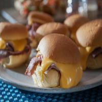 Mini Roast Beef and Cheese Sandwiches_image