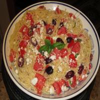 Spaghetti With Tomatoes, Black Olives, Garlic, and Feta Cheese_image