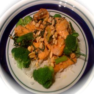 Salmon Stir Fry With Dill and Green Onion_image