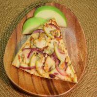 Caramelized Onion, Green Apple and Gorgonzola Cheese Pizza_image