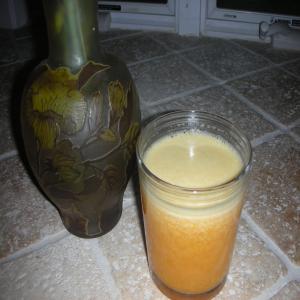 Bryan Adams' Pineapple-Ginger Juice_image