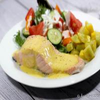 Poached Salmon with Hollandaise Sauce_image