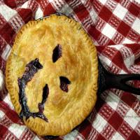 Johnny Jalapeno's Cast-Iron Blueberry Pie_image