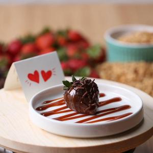 Chocolate Covered Strawberries: Choco-berry Battle Recipe by Tasty_image