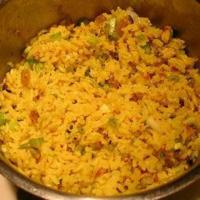Mediterranean Rice Pilaf with Pistachios and Golden Raisins_image