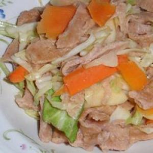 Cabbage and Noodles with Apple and Carrot_image