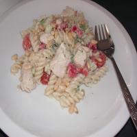 Pasta with Pesto and Poached Chicken_image