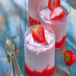 Easy strawberry mousse image