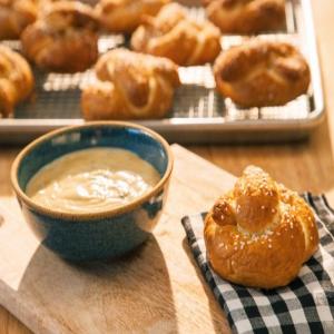 Soft Pretzels with Cambozola Cheese Fondue_image