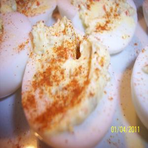 Deviled Eggs With Green Olives_image