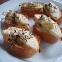 Goat Cheese and Tart Apple on French Bread Appetizer_image