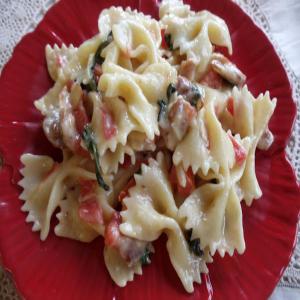 BOWTIE PASTA AND BRIE CHEESE MEDLEY_image