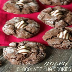 Gooey Chocolate Hug Cookies_image