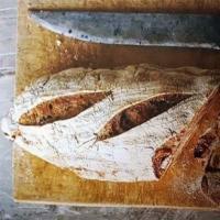 Bread with figs, walnuts and anise_image