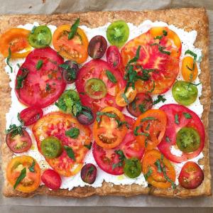 Heirloom Tomato Tart with Ricotta and Basil Recipe - (4.8/5)_image