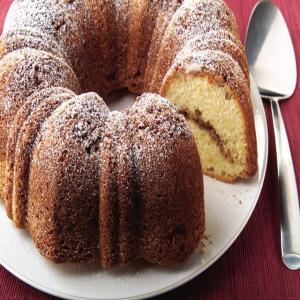 Esponjoso pastel con crema agria para acompañar el café_image