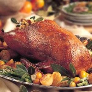 Roast Goose with Browned Potatoes_image