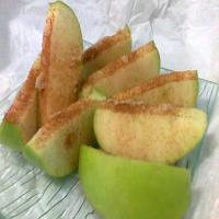 Healthy Cinnamon Apple Crisp Without the Calories image