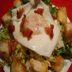 Baby Frisée With Poached Egg and Pancetta_image