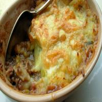 Traditional English Cottage Pie With Cheese and Leek Topping_image