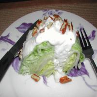 Iceberg Lettuce With Blue Cheese Dressing_image