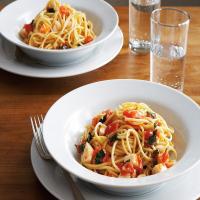 Spaghetti with Scallops, Fresh Tomatoes, and Basil_image