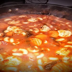 Warming, healthy Italian meatball soup_image