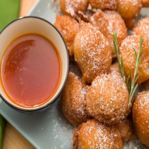 Doughnut Waffle Balls with Maple Dipping Sauce_image