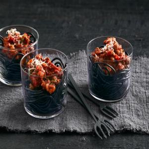 Spaghetti Worm Cups with Bolognese_image