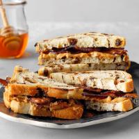 Sweet and Spicy Peanut Butter-Bacon Sandwiches_image