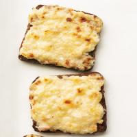 Mini Bacon and Cheese Toasts_image