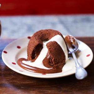 Easy chocolate molten cakes_image