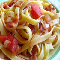 Tomato, Bacon and Onion Fettuccine_image