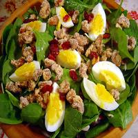 Spinach Salad With Candied Cashews_image