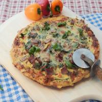 Bacon, Egg, and Spinach Breakfast Pizza image