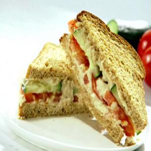 Cucumber and Tomato Sandwich with Garlic White Bean Hummus_image